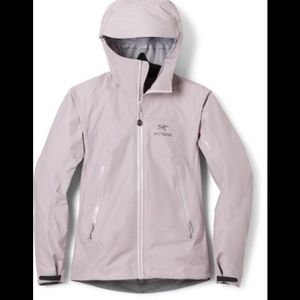 Woman’s Arc’teryx Beta SL Jacket w/hood. XL